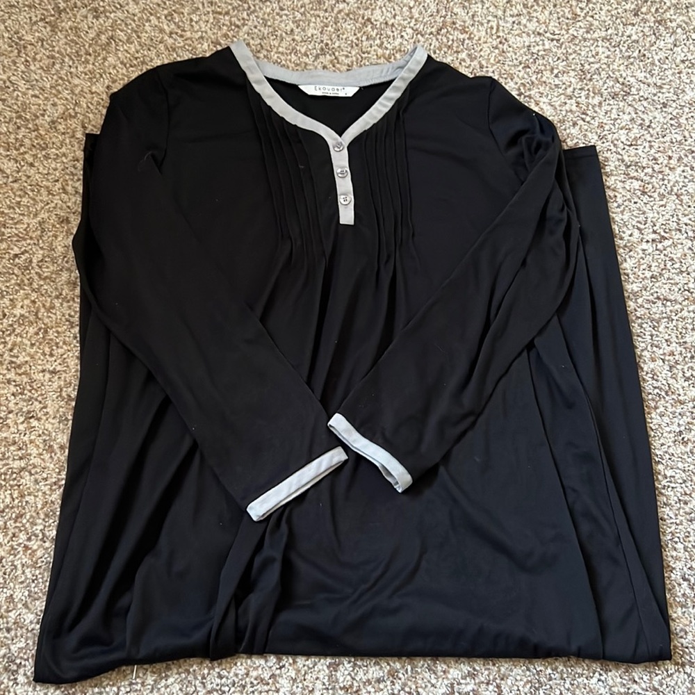 Black with Grey Trim Ekouaer Long Sleeve Nightgown